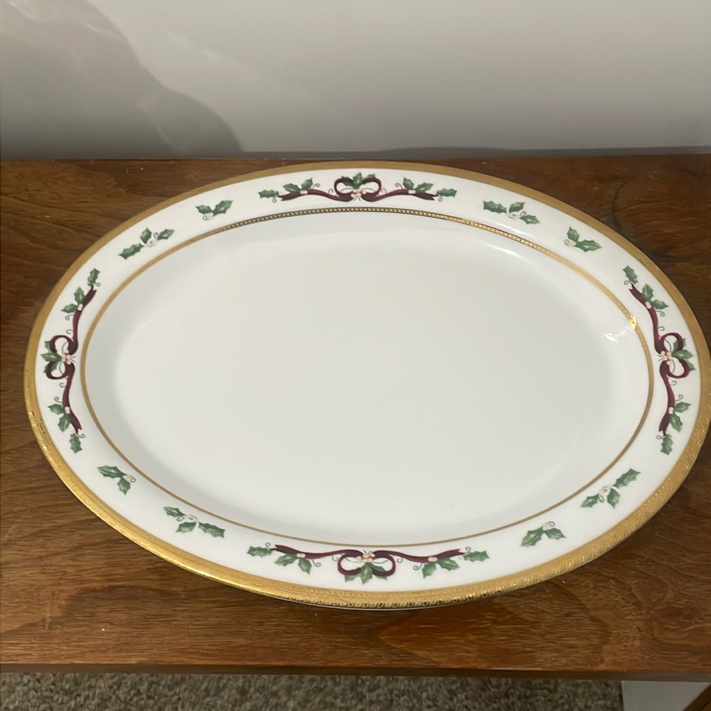 Oval Serving Platter Royal Heritage Collection Winter Garland 14” Tray dinnerwar